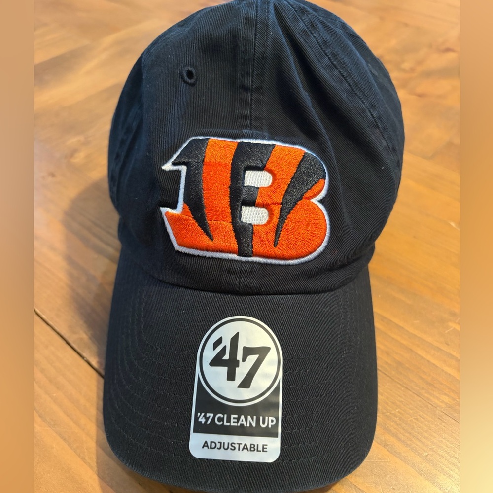 NWT Cincinnati Bengals ‘47 Brand Clean Up Black StrapBack Hat - Men’s Cap